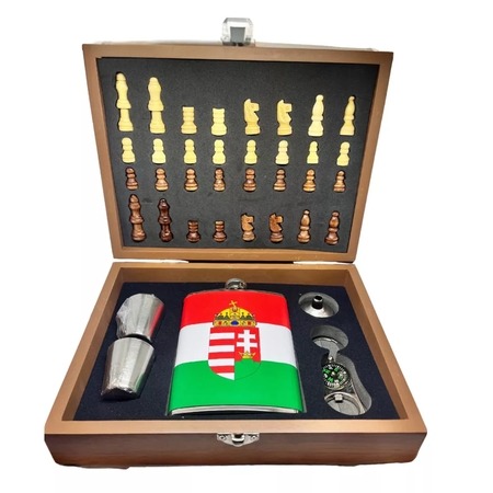 Sakk készlet - magyar címeres flaska szettel, iránytűvel Sakk készlet - magyar címeres flaska szettel, iránytűvel